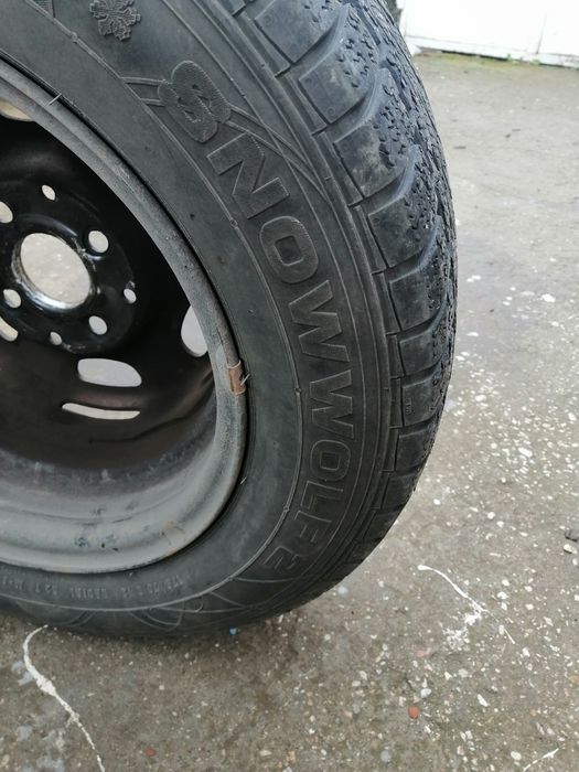 Продавам гуми с джанти различни модели