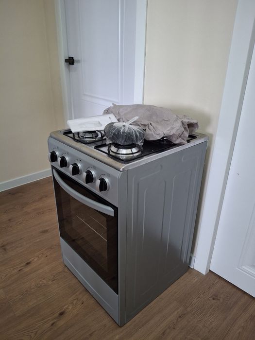 Газ плита новый продаётся