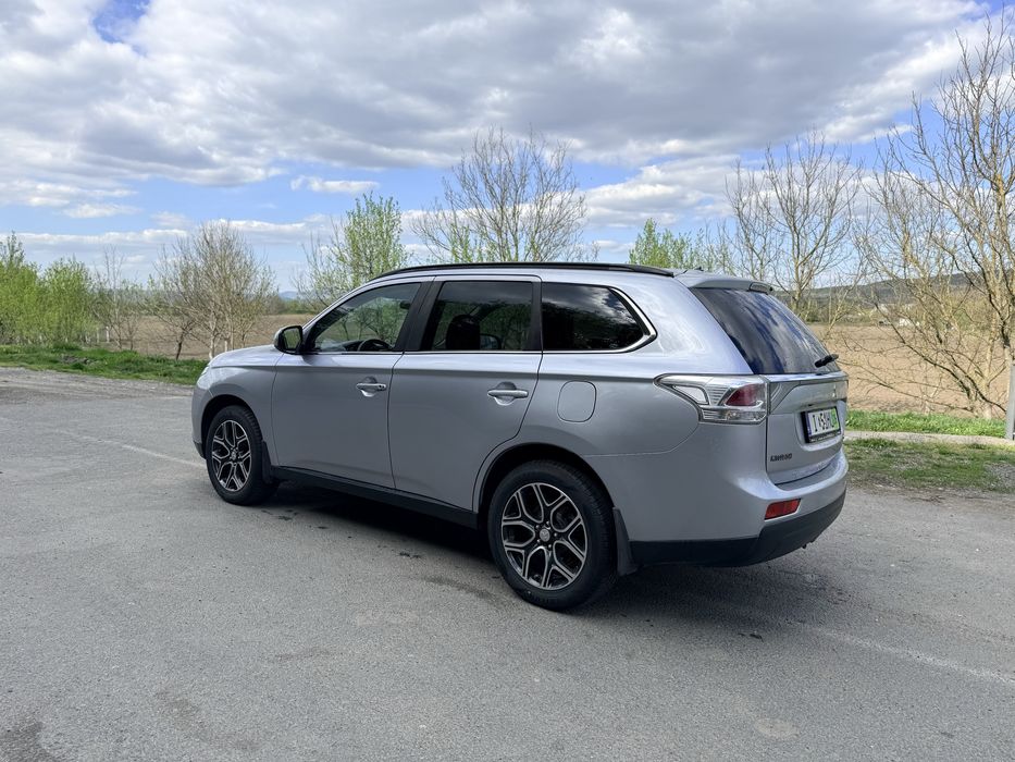Vând Mitsubishi Outlander 4X4