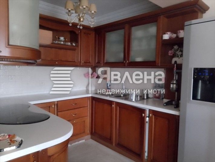 Продава се Тристаен апартамент в Благоевград, Широк център - 124 кв.м за 1855 €/кв.м - Снимка #4