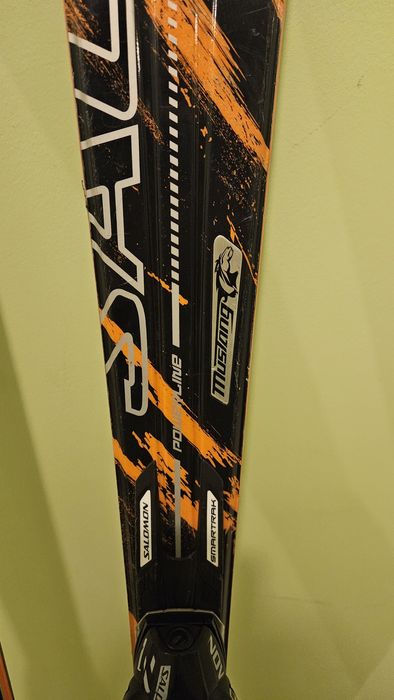 Ски Sаlmon Mustang карвинг, Race Inspired