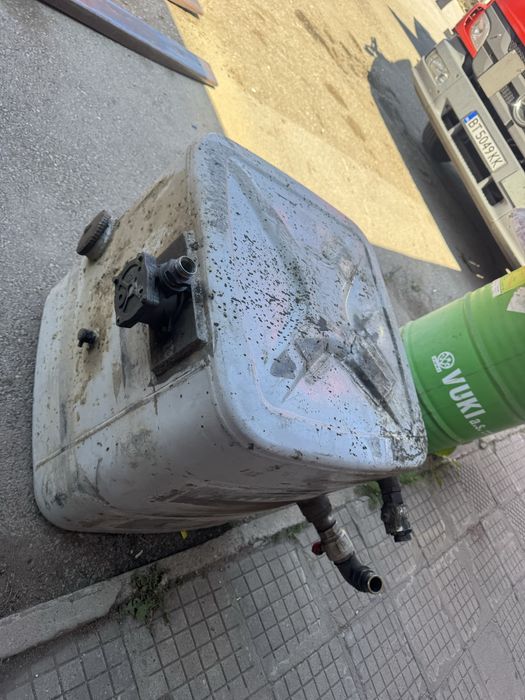 Продавам помпа хидравлика ман тгх и резервоари