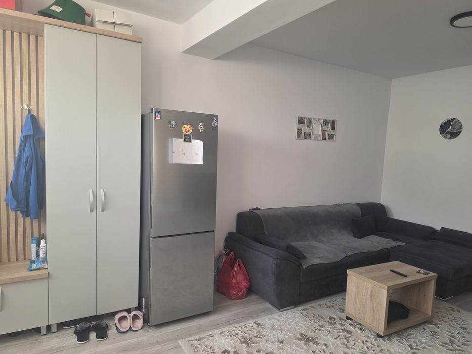 Închiriez apartament