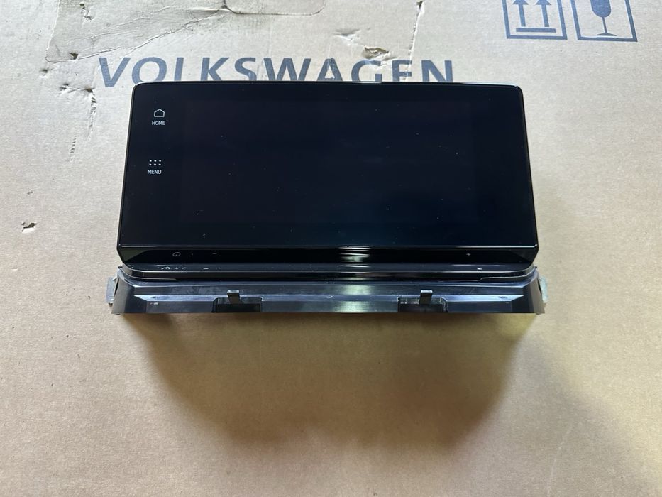 Шкода Октавия дипслей 5E3919605