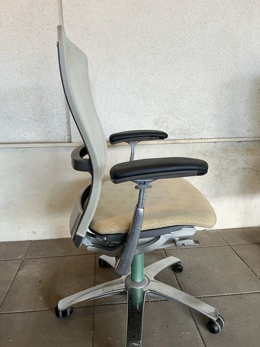 Ергономичен офис стол Knoll Life