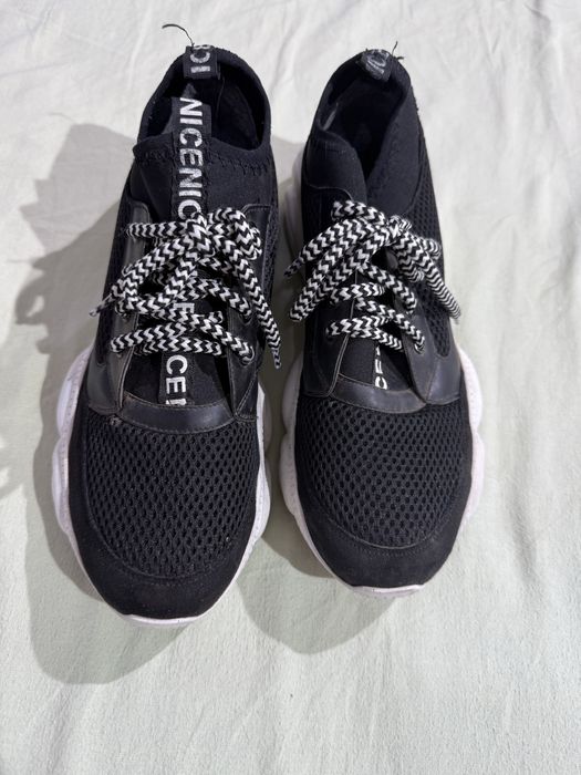 Продам кросовки, натуралка