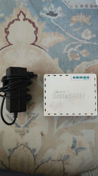 Маршрутизатор MikroTik hEX RB750Gr3