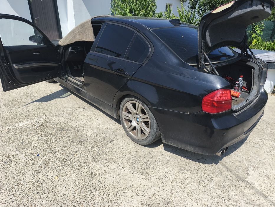 Vând BMW e90 320i