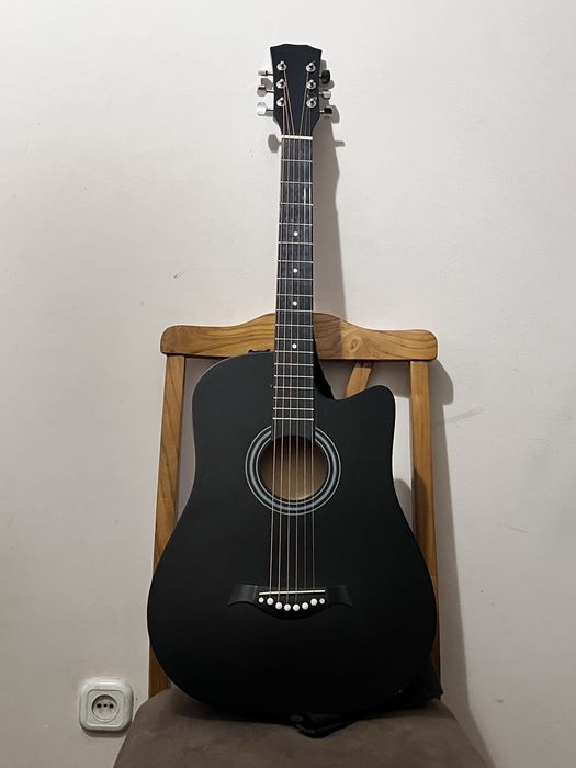 Акустическая гитара