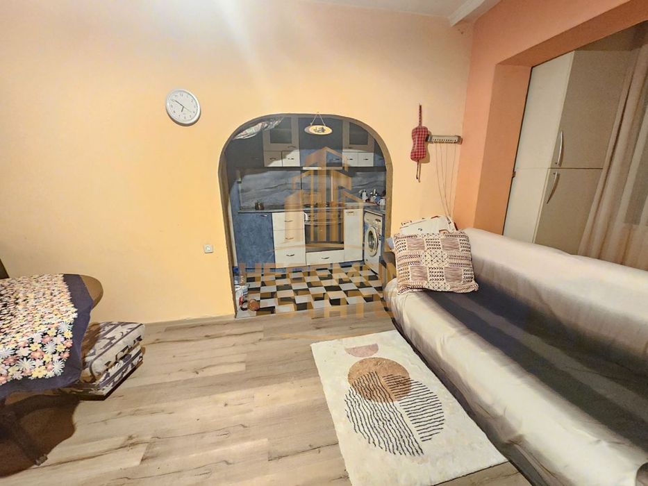 Продава се Тристаен апартамент в Варна, Гръцка махала - 100 кв.м за 4000 €/кв.м - Снимка #2