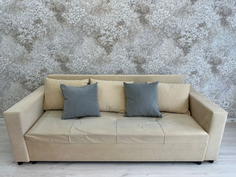 •	Продам диван в гостиную