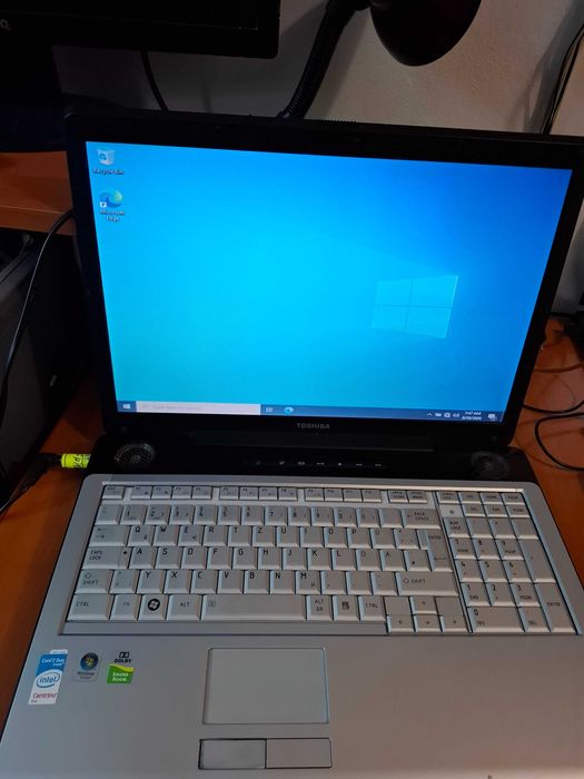 vand laptop in stare buna functional