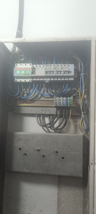 Electrician calificat cu experiență