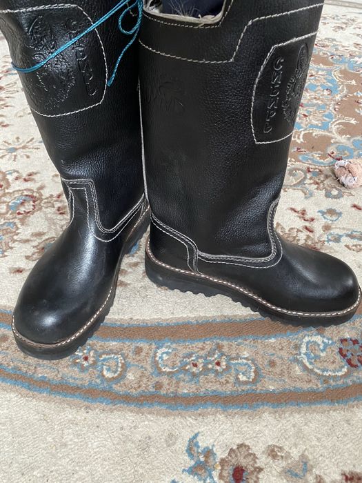 Продам Унты с натуральный кожы срочно !!!