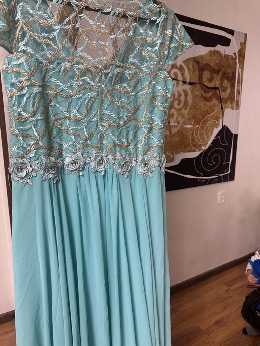 Продается вечернее платье новое. Размер 46