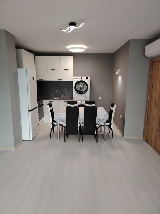 Изцяло обзаведен двустаен апартамент