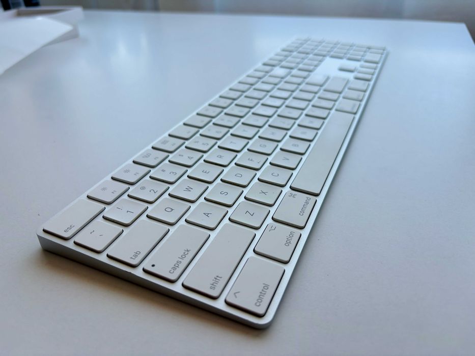 Apple Magic Keyboard with Numeric Keypad (Full-Size, US English) – Отлично състояние