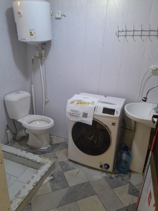 Опши дворда 2 хонали хавли сотилади