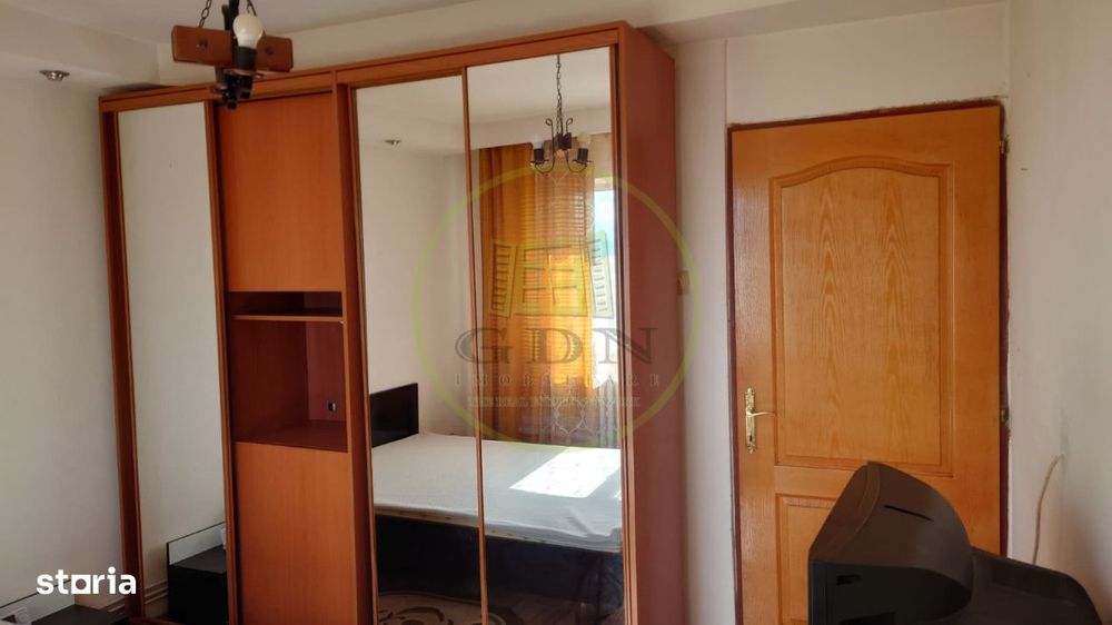 Apartament de vanzare doua camere decomandat, Vasile Aaron!