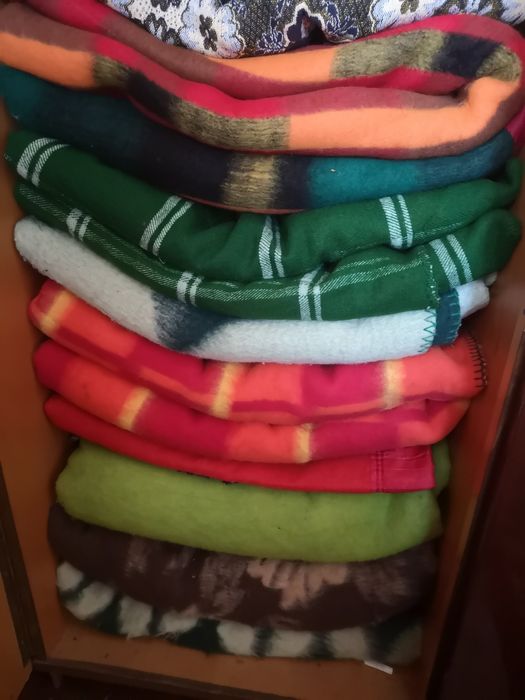 Одеала чисто нови