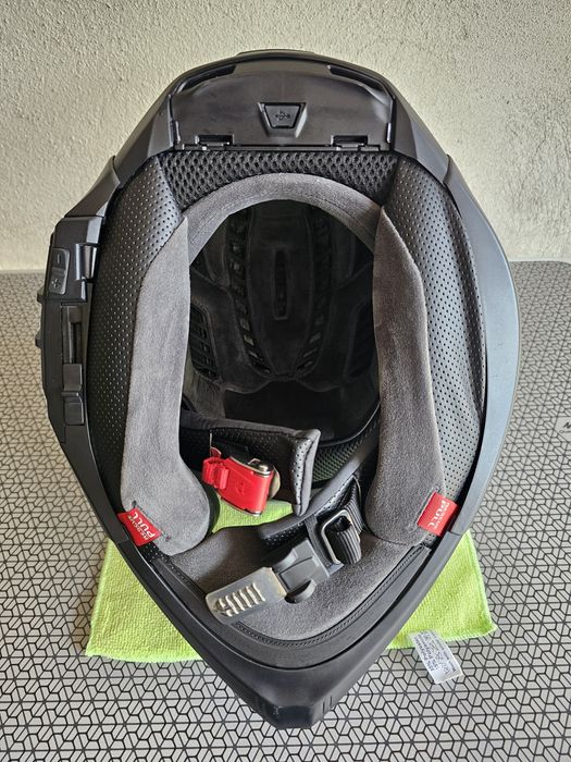 Мотоциклетна каска AGV K7, черен мат, размер L