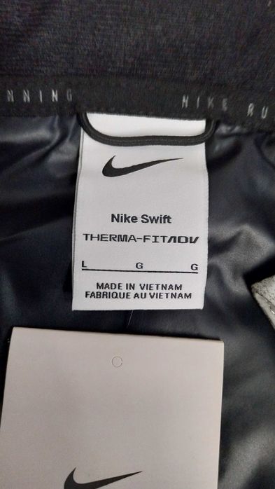 Дамски термо елек Nike Swift ADV Therma-FIT Reflective running vest размери L и XL, нови, оригинални от САЩ