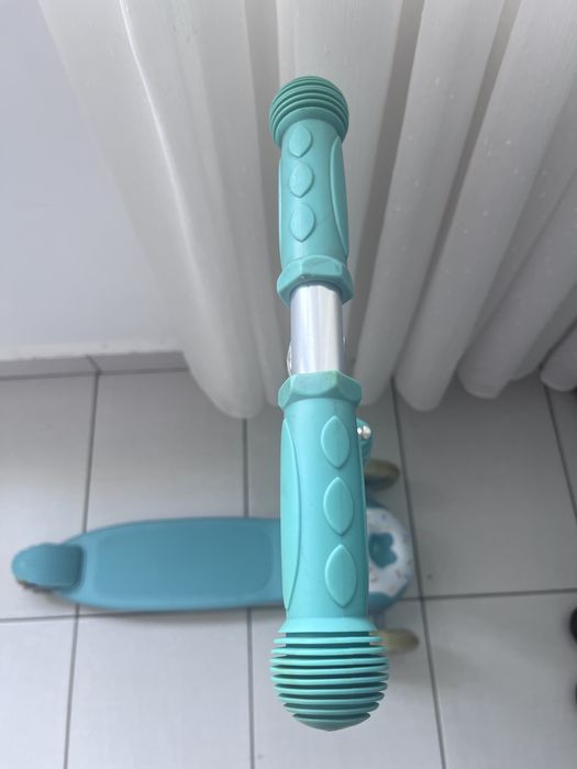 Trotineta cu 3 roti si lumini 3D donut