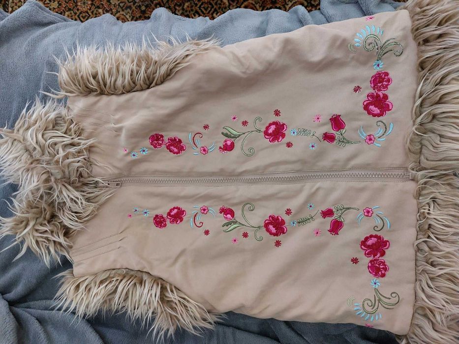 Vand paltoane si veste groase de fete suuuper