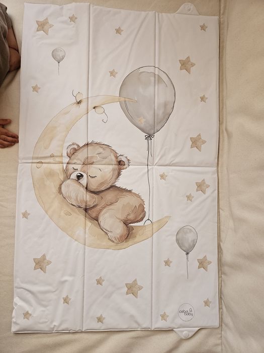 Всичко за 15 евро Сгъваема преносима подложка за повиване  KIKKA BOO Лигавник непромокаем с ръкави памучни лигавиците нови и използвани