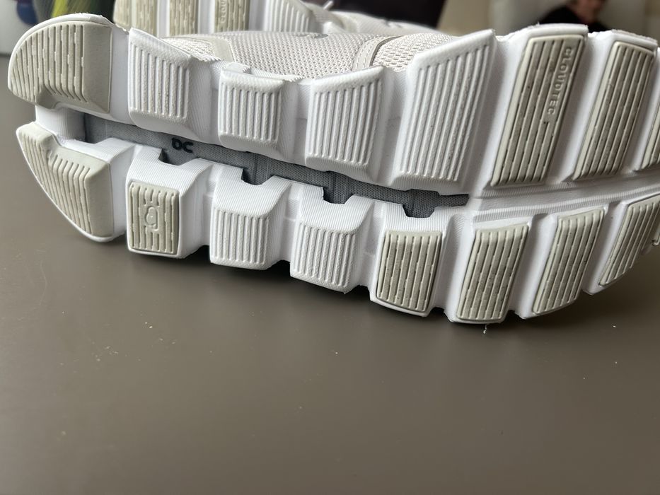 On маратонки в бяло