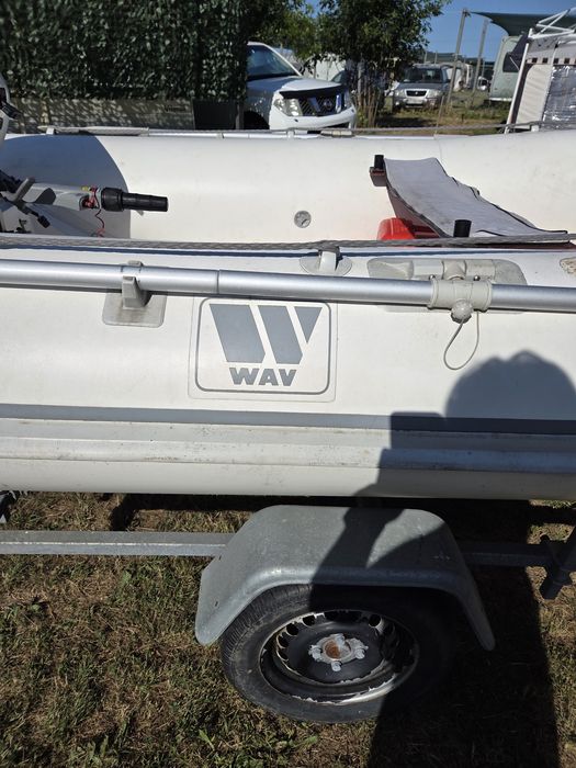 Продава се лодка RIB 360 Tender