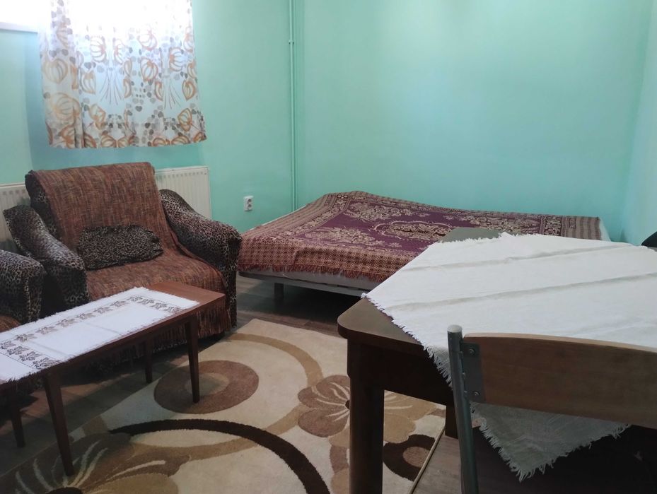 Inchiriez camera intr-un apartament de 3 camere la casa situata in zona piata cluj unui student