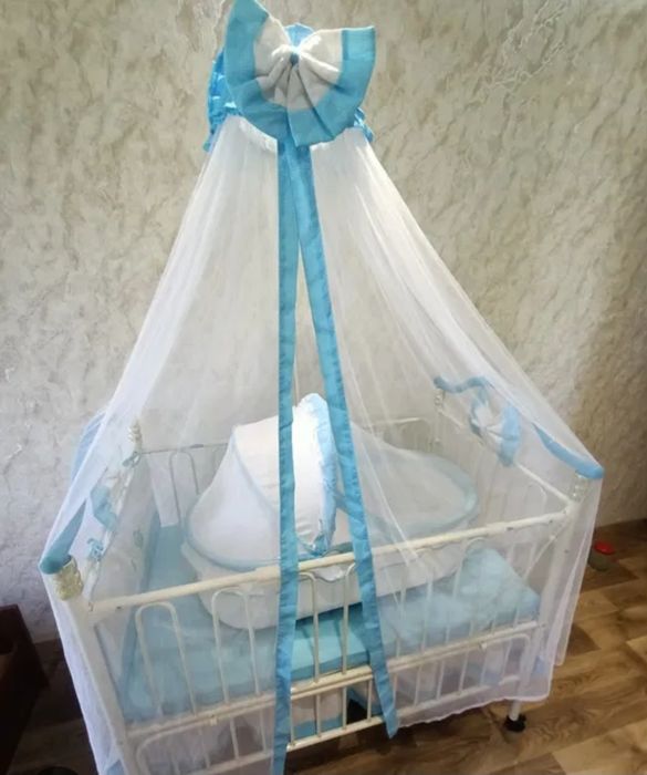 Металлическая детская  кровать