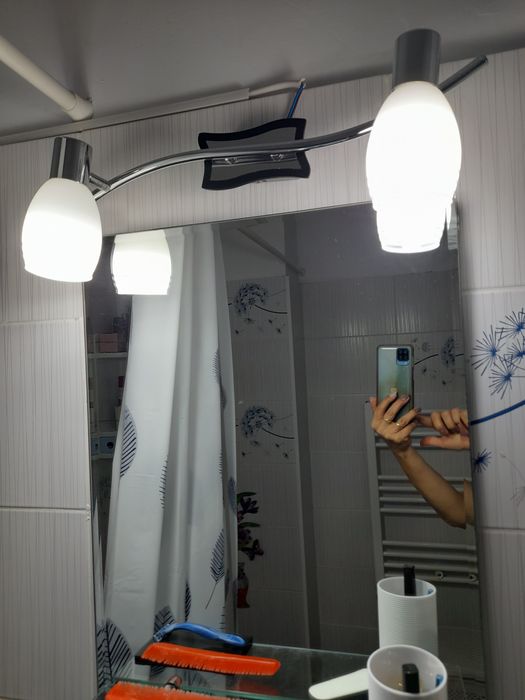 Vând oglinda cu 2 spoturi