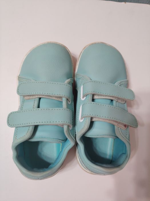 Детские кроссовки