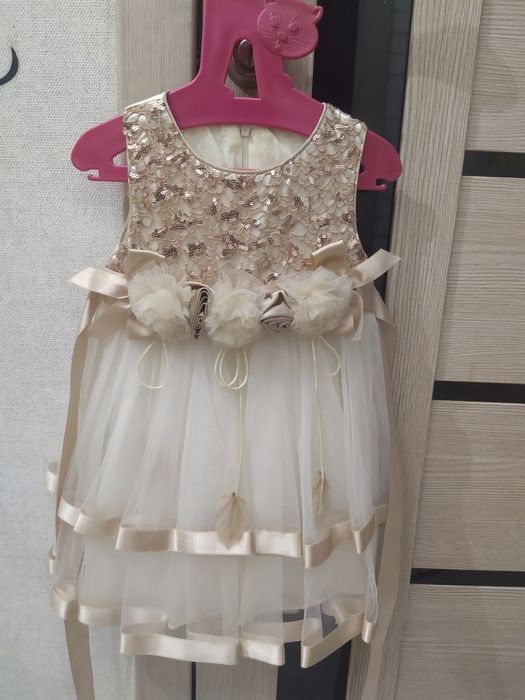 Продам платья красивые