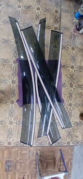 Ветровики Rav4 14-17г.в