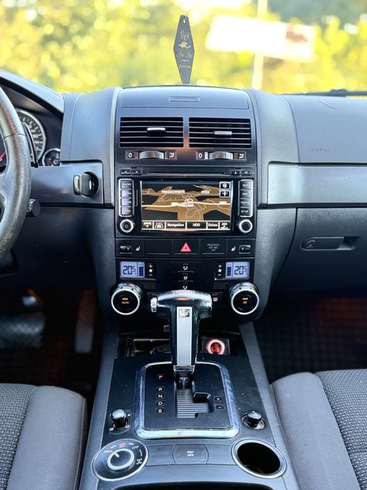 Volkswagen touareg 2.5 TDI 177cp cutie automata an 2008 Fl masina e full