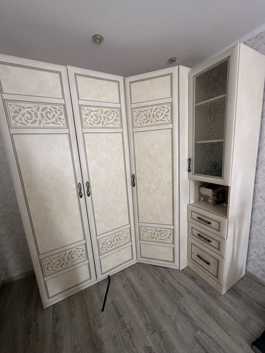 Продам спальный гарнитур