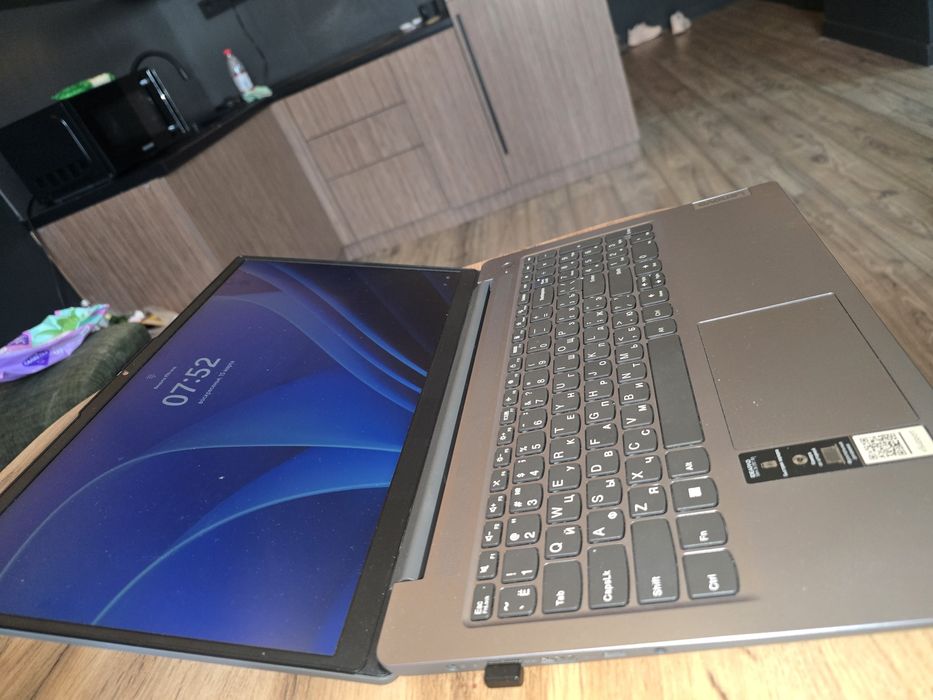 - Продам ноутбук