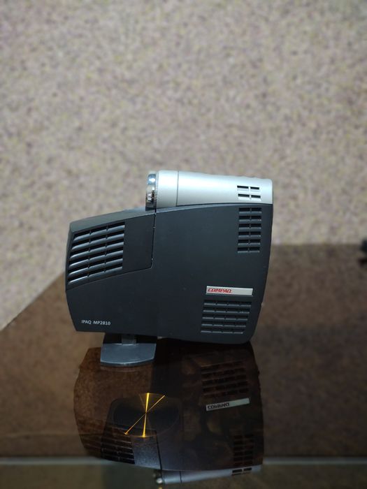 Портативный проектор Compaq