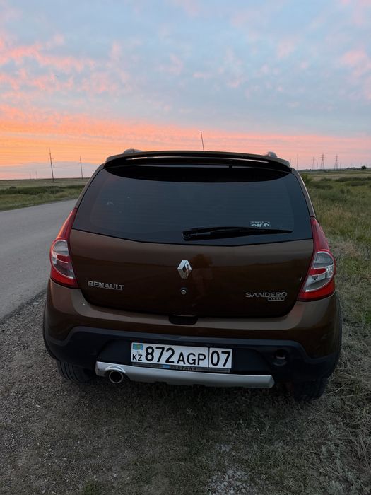 Продам машину Renault Sandero Stepway