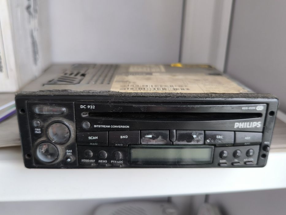 Продам штатную автомагнитолу Philips