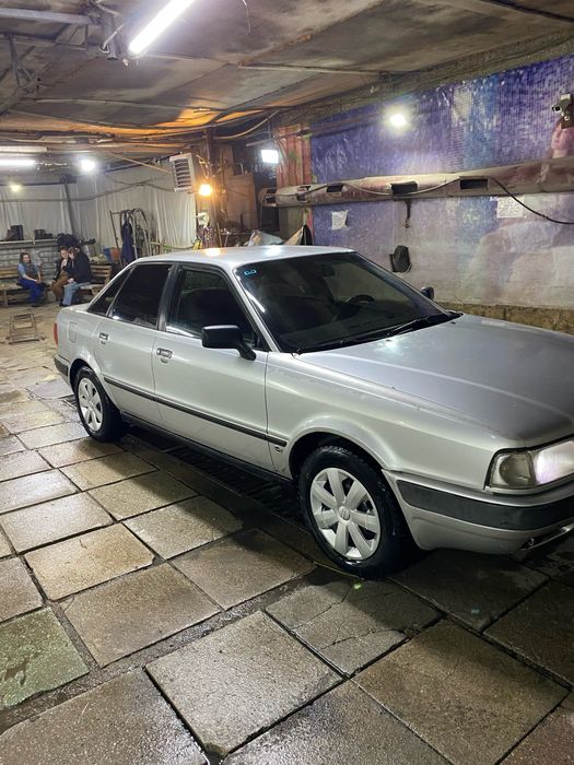 Продам Ауди 80 б4 2.3 5ц