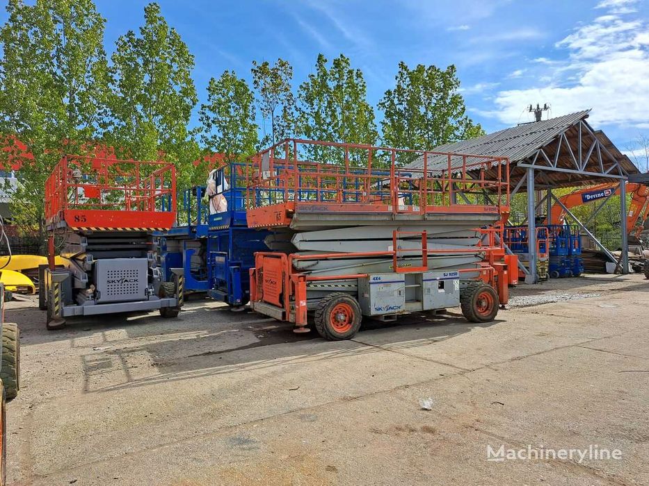 Nacela foarfeca diesel 4x4 de vanzare Skyjack 9250 17m, cos extensibil 7m, 3300 ore, pentru panouri sandwich, 12500 euro
