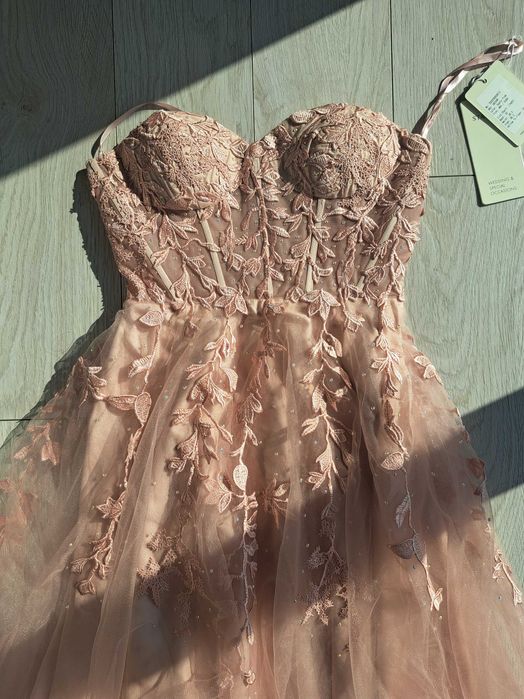 Бална рокля с корсет