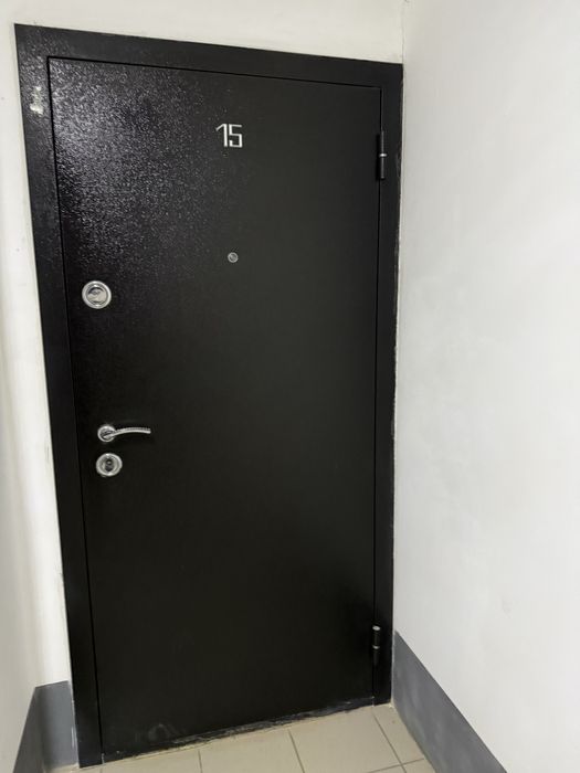 Продам железную б/у дверь