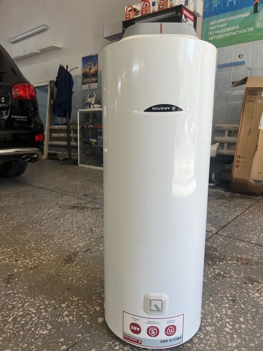 Продам водонагреватель Ariston