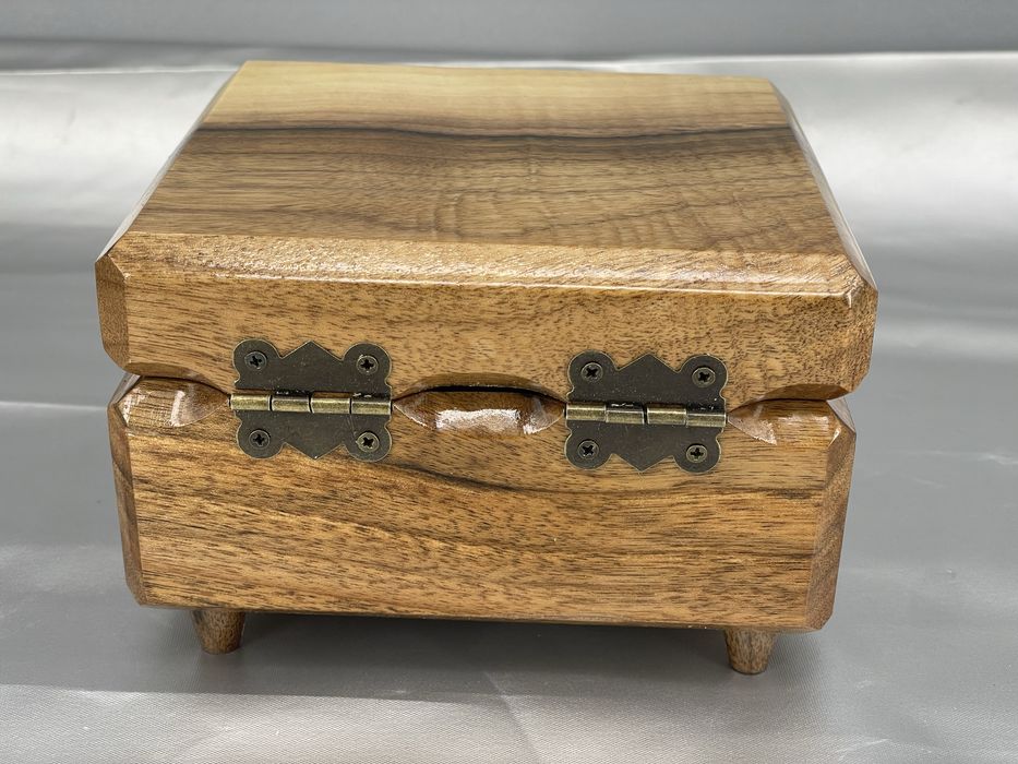 Шкатулка деревянная