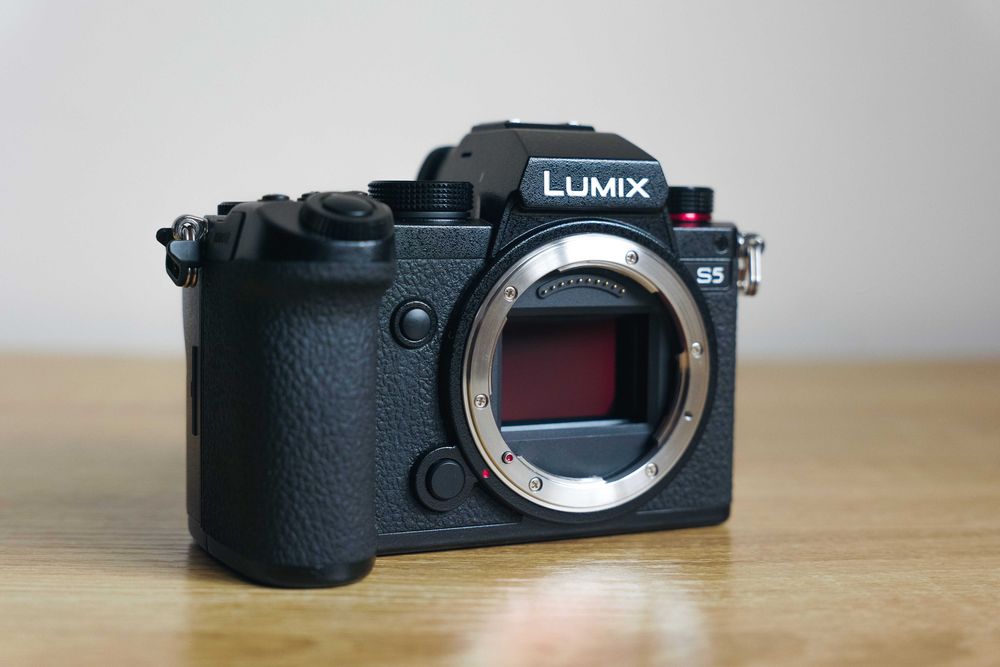 Panasonic Lumix S5 (Panasonic Lumix DC-S5)